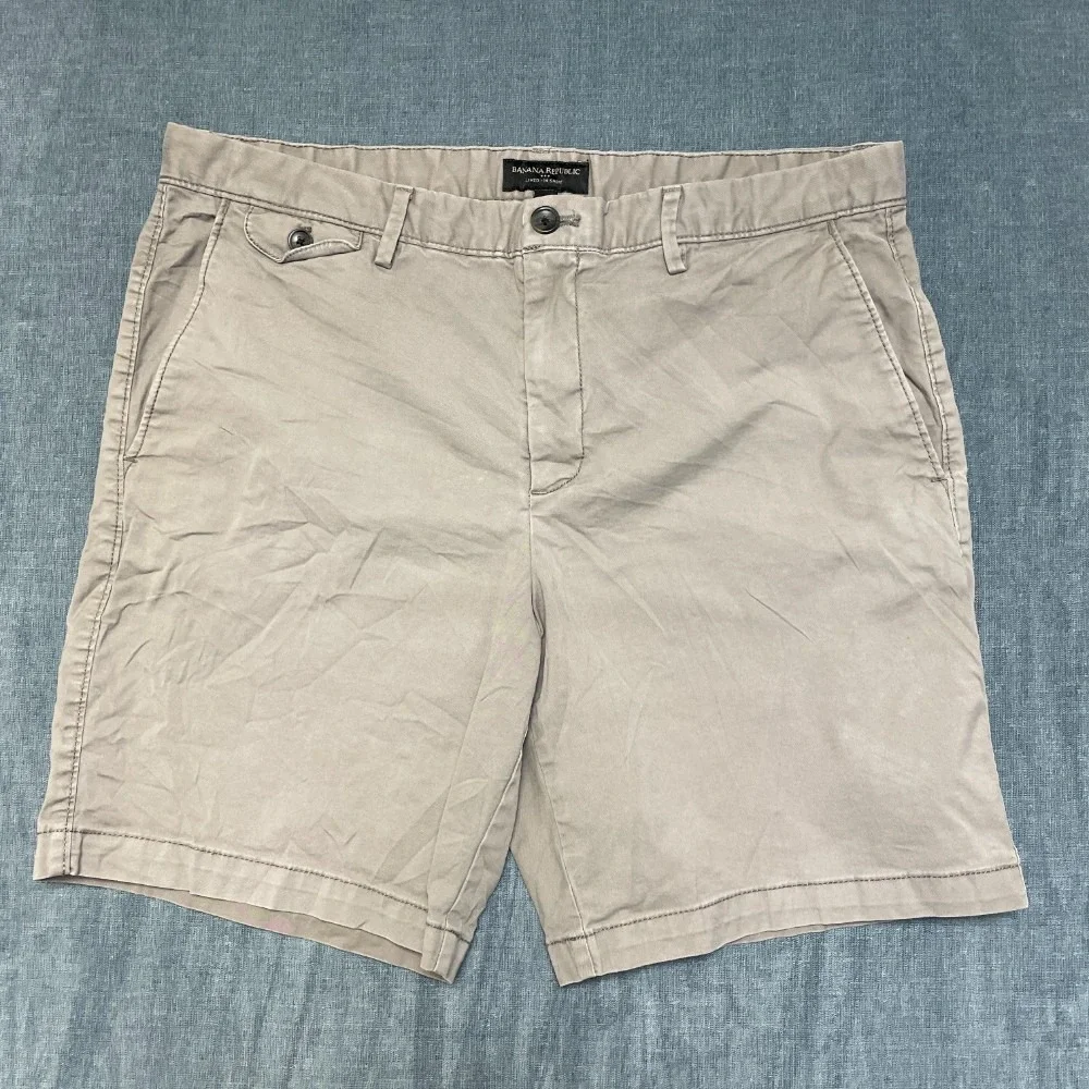 Banana Republic Lived In Chino Shorts Mens 37 Gray Flat Front Performance Golf